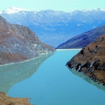 Barrage et lac de Grande Dixence depuis l'arrière