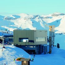 Station supérieur du Crêt du Midi La couverture a été posée et la télécabine est en fonction